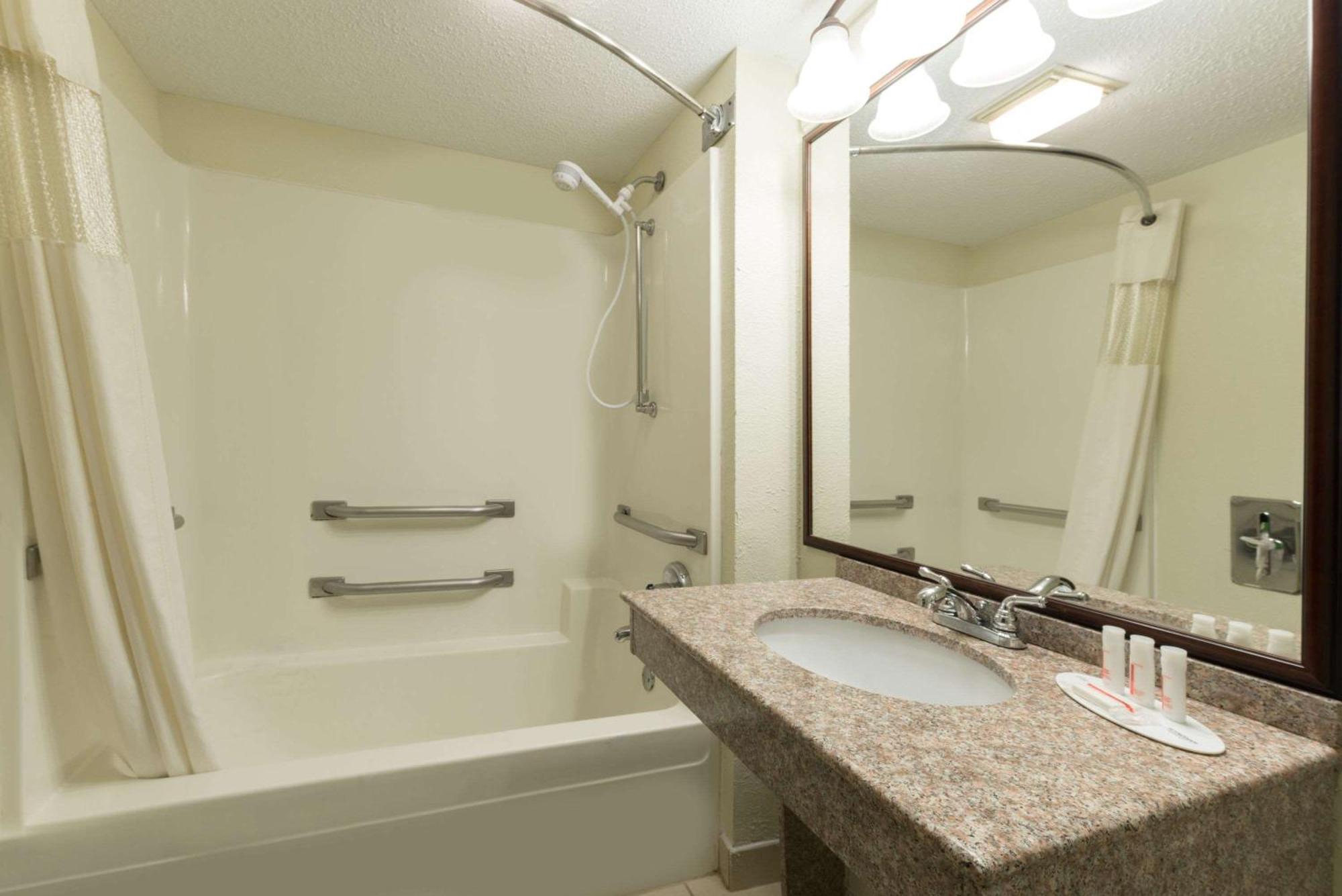 Baymont By Wyndham Louisville South I 65 Brooks Dış mekan fotoğraf